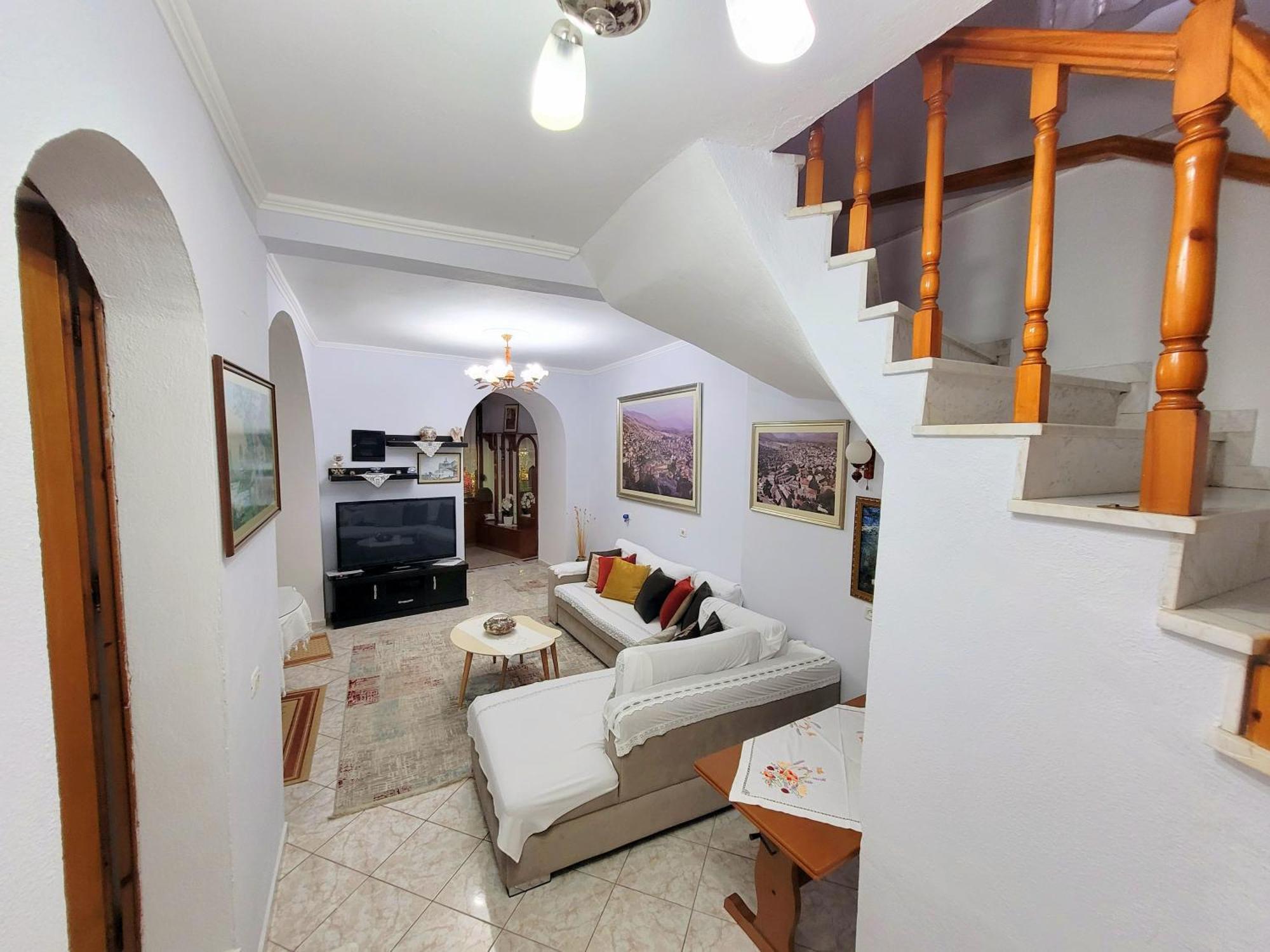 Marbi Guest House Gjirokaster Bagian luar foto