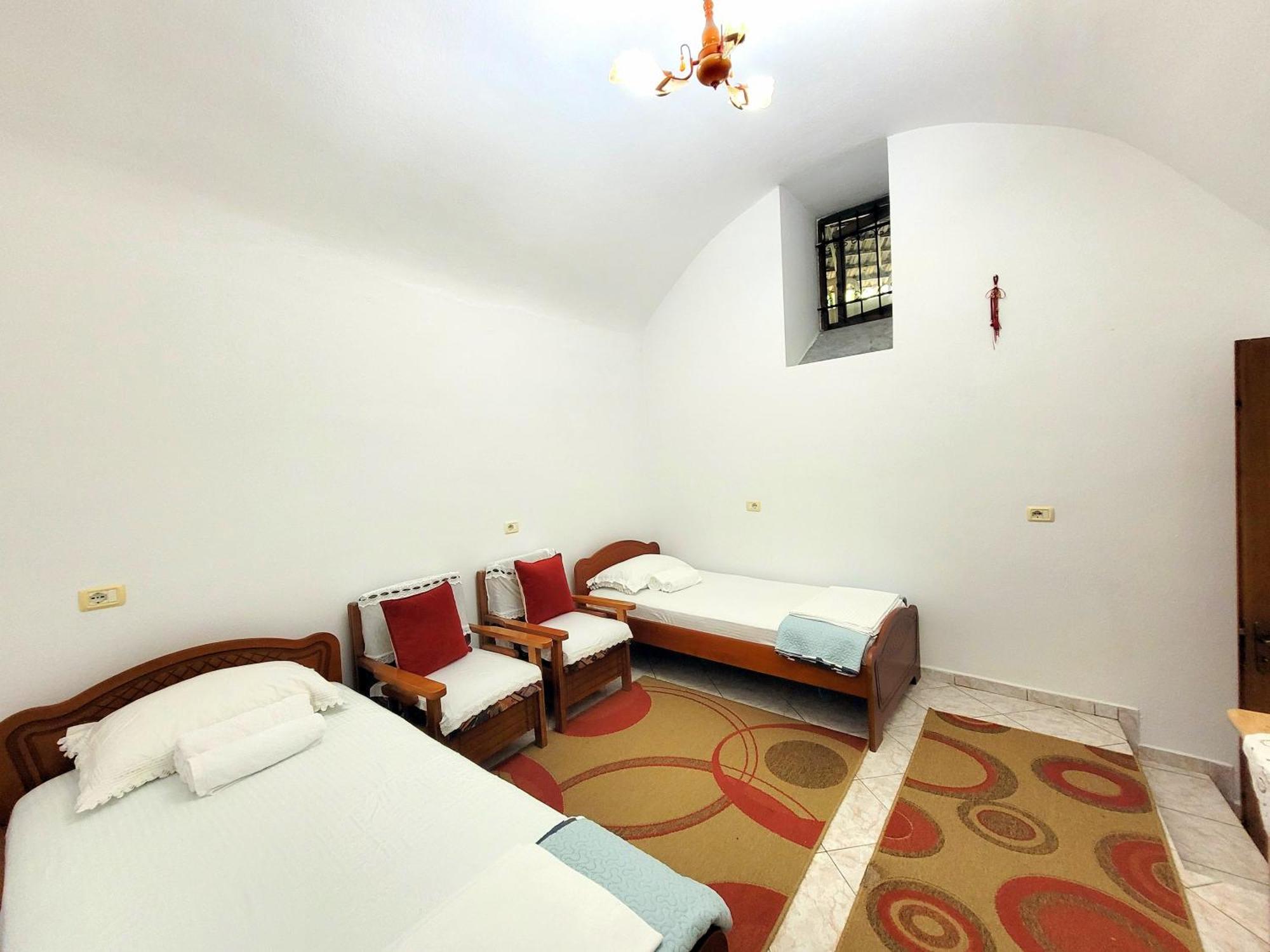 Marbi Guest House Gjirokaster Bagian luar foto