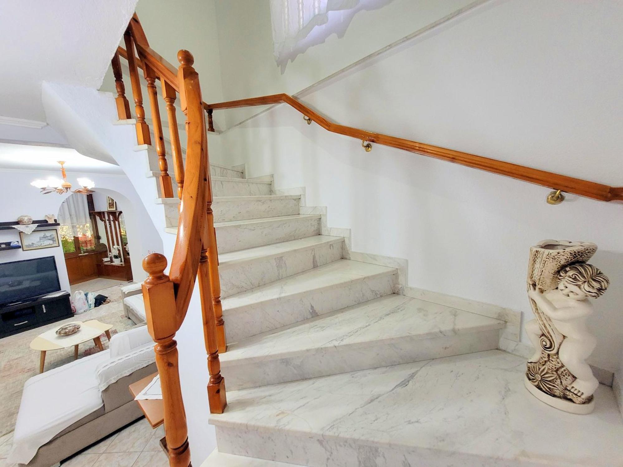Marbi Guest House Gjirokaster Bagian luar foto