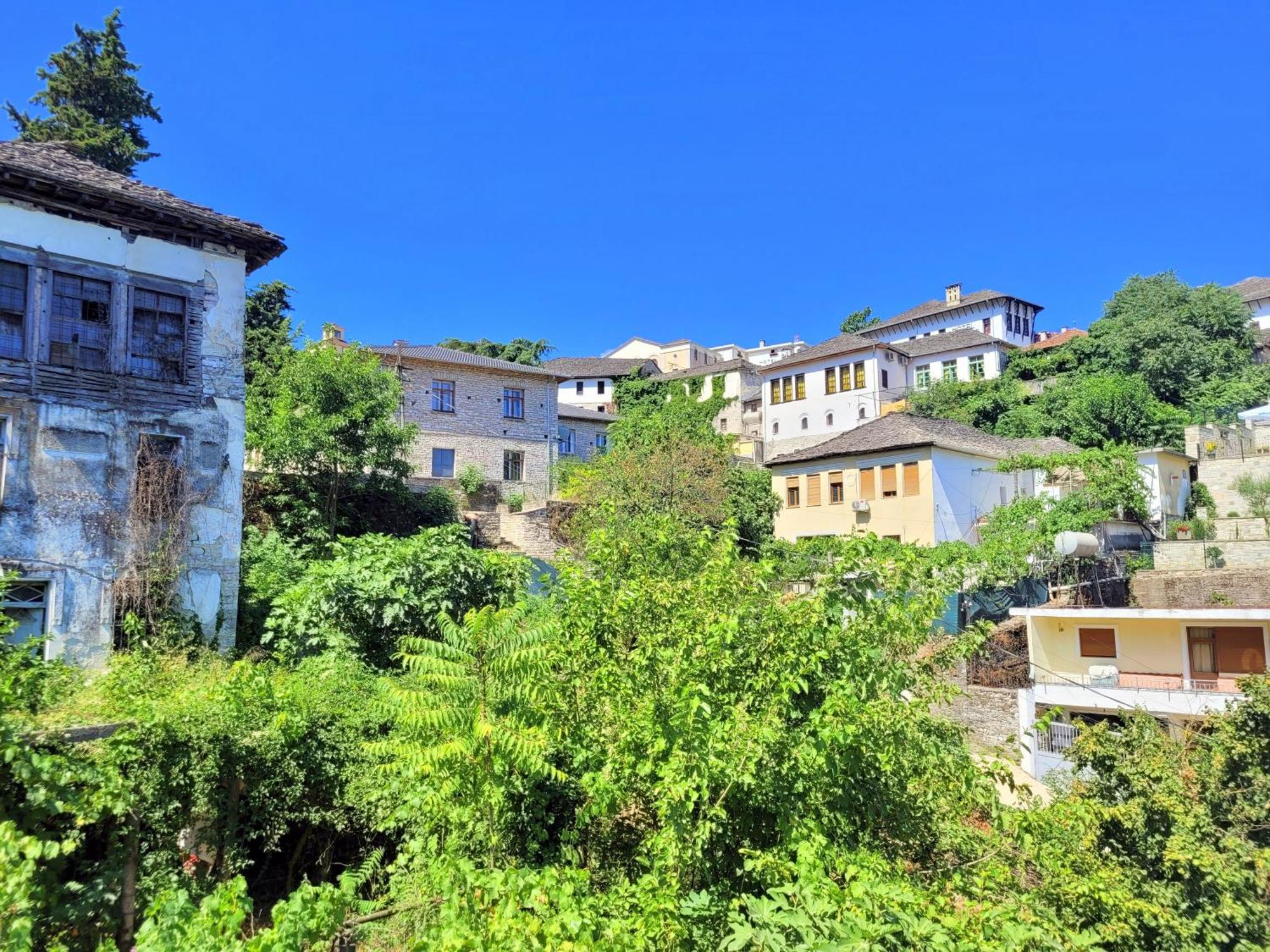Marbi Guest House Gjirokaster Bagian luar foto