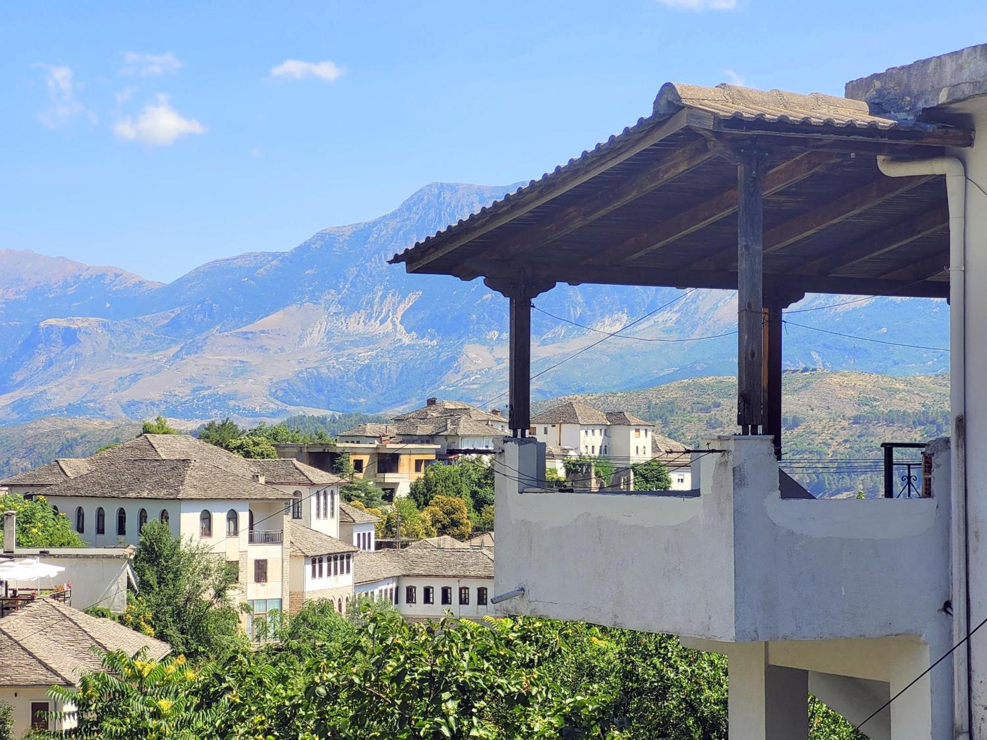 Marbi Guest House Gjirokaster Bagian luar foto