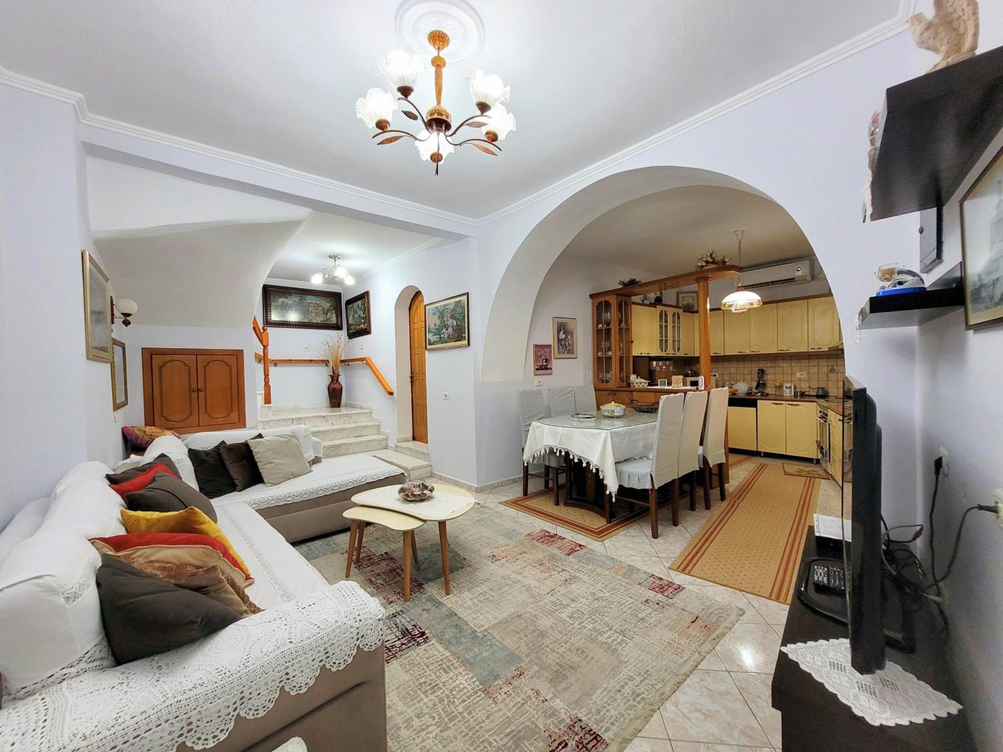 Marbi Guest House Gjirokaster Bagian luar foto