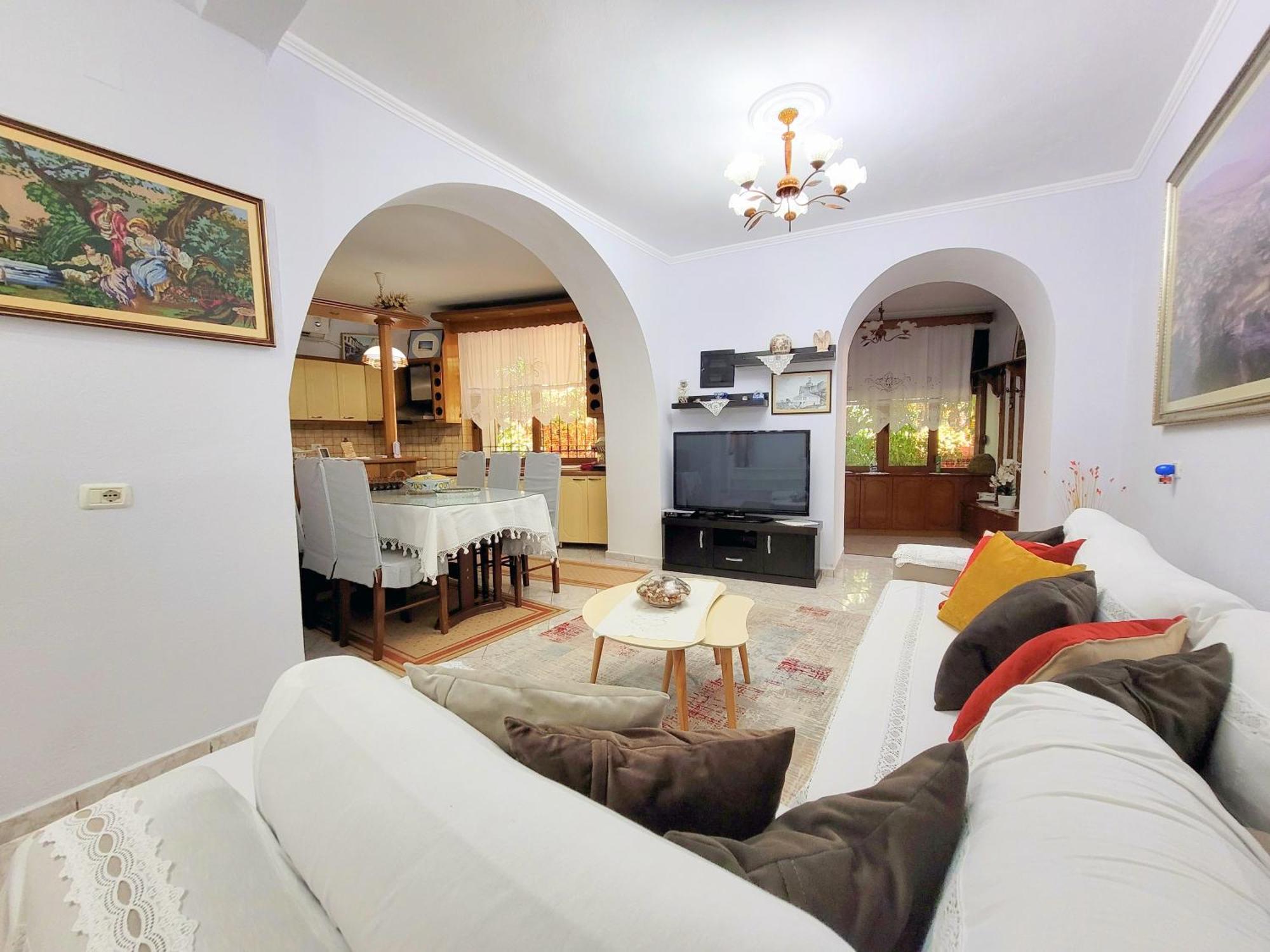 Marbi Guest House Gjirokaster Bagian luar foto